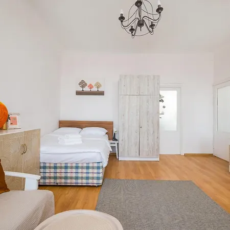 Hoza Artistic Charm By Bookinghost Apartman *